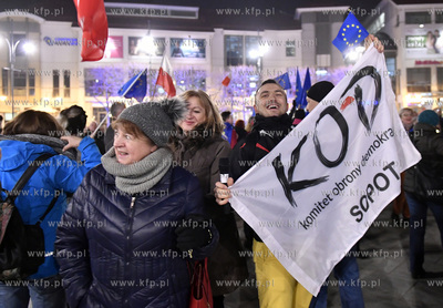 Sopot. Plac Przyjaciol Sopotu. Radosc mieszkancow Sopotu...