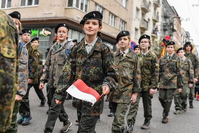 Święto Niepodległości 2022. Parada na ulicach Gdyni...