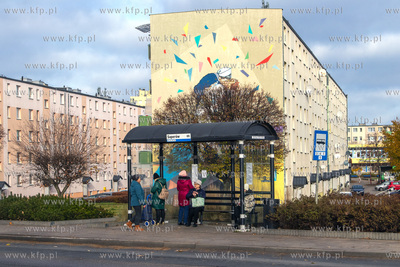 Przystanek komunikacji miejskiej przy Aleji Zwycięstwa...