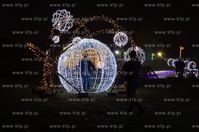 Przedpremierowy pokaz iluminacji w Lumina Park na terenie...