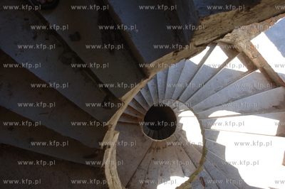 Wnetrze zamku w Lapalicach, polozonego miedzy Chmielnem...