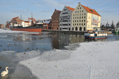 Prom Motlawa kursujacy  pomiedzy Zurawiem, a Centralnym...