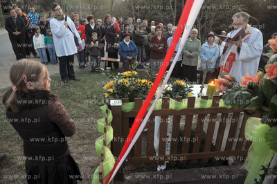 Poswiecenie nowego krzyza i nabozenstwo majowe we wsi...