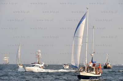 Wielka parada zaglowcow po Zatoce Gdanskiej na zakonczenie...