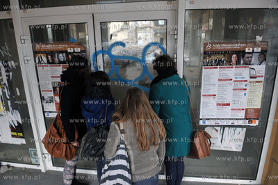 Wyburzanie dawnego Domu Towarowego PDT a obecnie Galerii...