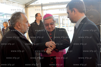 Uroczyste poswiecenie i wmurowanie kamienia wegielnego...