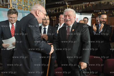 70 urodziny Lecha Walesy. Uroczysta gala wreczenia...