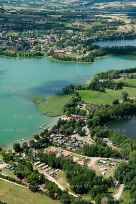 Kaszuby z lotu ptaka. Chmielno. Po lewej jezioro Klodno....