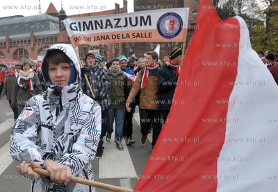 Gdanska Parada Niepodleglosci. Uczniowie gimnazjum...