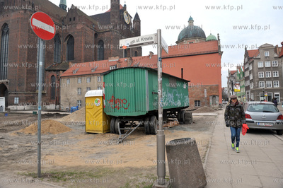 Prace przy budowie skweru na terenie Law Miesnych pomiedzy...