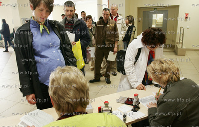 Gdansk. Urzad Skarbowy nr 1. Podatnicy skladaja zeznania...