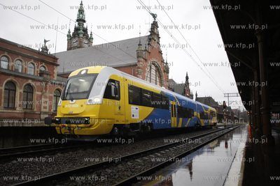 Gdansk. Dworze Glowny. Uroczystosc przekazania przez...