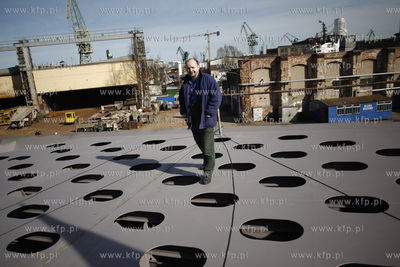 Stocznia Gdansk. Polozenie stepki pod statkiem NB87....