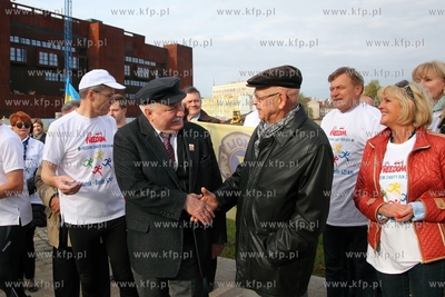 Rozpoczecie biegu Freedom Charity Run, ktory ma na...