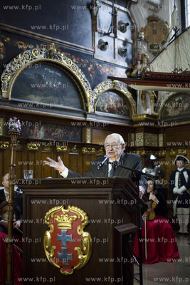 Gdańsk. Dwór Artusa. Uroczysta sesja Rady Miasta....