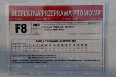 Testowy rejs promu F8, kursującego wzdłuż remontowanego...