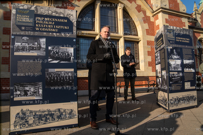 Plac przed Dworcem Głównym PKP w Gdańsku. Otwarcie...