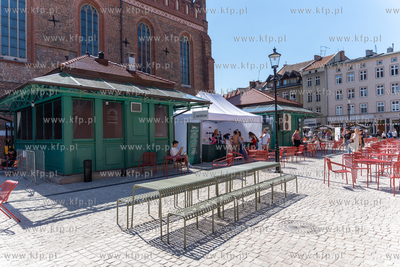 Hala Targowa - Enjoy, w ktorej powstał foodhall, ...