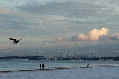 Zimowa krajobraz na plaży w Jelitkowie. 3.12.2021...