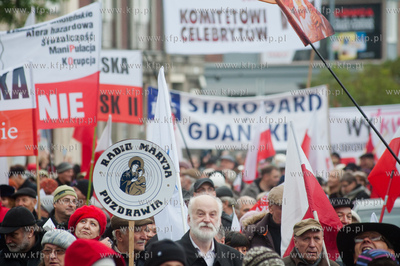 Gdansk. Marsz sympatykow Prawa i Sprawiedliwosci oraz...