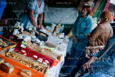 Gdansk. Plac przed siedziba Polskiego Zwiazku Wedkarskiego...