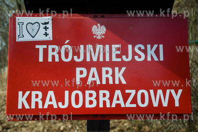 Gdansk. Oliwa, Trojmiejski Park Krajobrazowy. Sciezka...