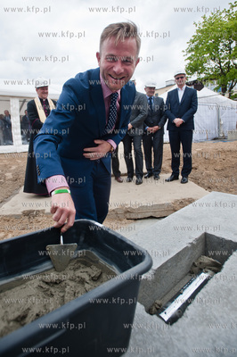 Gdynia. Uroczystosc podpisania aktu erekcyjnego i wmurowanie...
