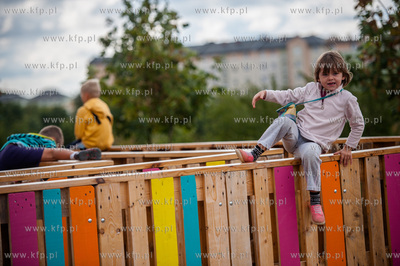 Gdansk. Ujescisko. Nowo powstaly Ekologiczny plac zabaw...