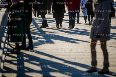 Gdansk. Mrozne, sloneczne, sobotnie popoludnie na plazy...