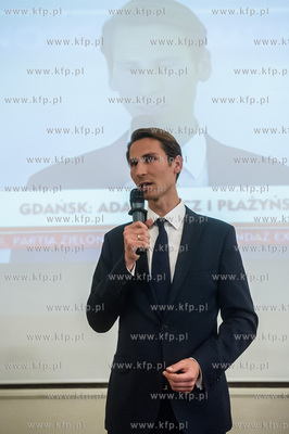 Gdańsk. Siedziba Solidarności. Sala Akwen. Wieczór...