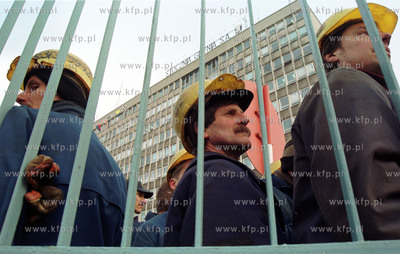 Strajk w Stoczni Gdynia S.A.18.02.2002fot. Wojtek...