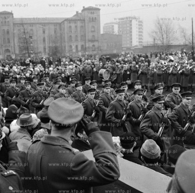Wojskowa defilada na terenie koszar na ul. Lakowej...