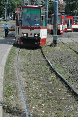 Krzywe tory tramwajowe na wezle Hucisko w w Gdansku....