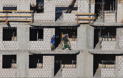 Rumia - Janowo. Nz. Budowa bloku na osiedlu Centrum

26.03.2007

Fot....