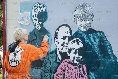 Lato zaczyna sie w Gdyni czyli Cudawianki. Nz. URBAN...