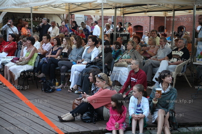 Muzeum w Sopocie. Koncert. Wojtek Staroniewicz ze swoim...