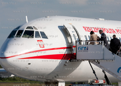 Lotnisko w Gdansku - Rebiechowie. Prezydent Lech Kaczynski...