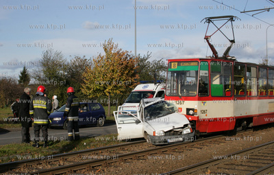 Wypadek na ulicy Budzysza i Sucharskiego. Samochod...