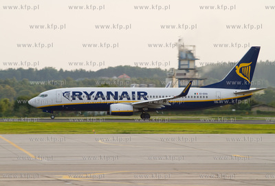 Gdansk, Rebiechowo. Nz. Boeing 737-800 Ryanair 10.09.2012...