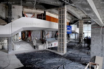 Zawieszenie wiechy na Teatrze Muzycznym w Gdyni. 16.04.2013...