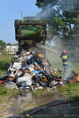 Pozar smieciarki Sanipor na ulicy Slaskiej w Gdyni....
