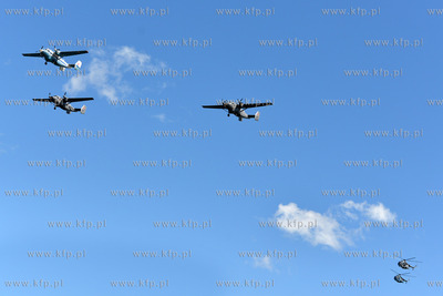 Festyn rodzinny w Pucku z okazji swieta lotnictwa morskiego....