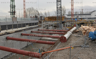 Gdynia. Na terenie sasiadujacym z apartamentowcem Sea...