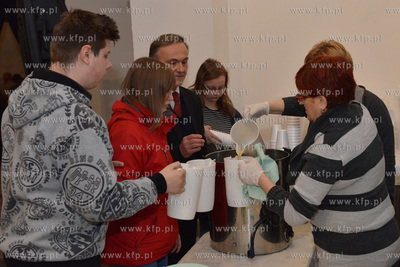 Sniadanie Wielkanocne w dolnym kosciele OO. Franciszkanow...