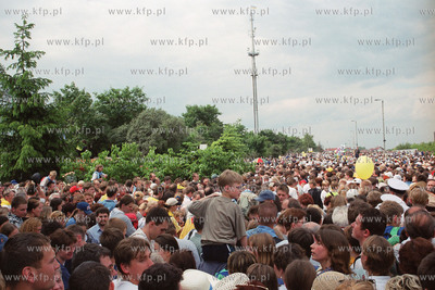 Papiez Jan Pawel II w Trojmiescie Na zdjeciuPielgrzymi...