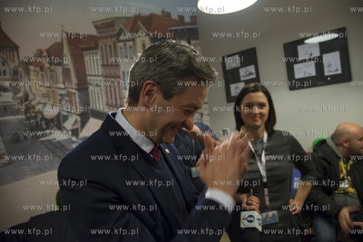 Wieczor wyborczy w sztabie kandydata na prezydenta...