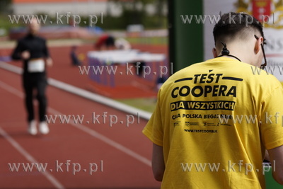 Test Coopera na stadionie lekkoatletycznym AWFiS w...