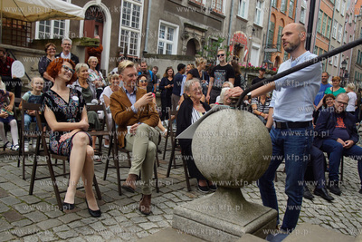Gdańsk. Biblioteka na ul. Mariackiej. Narodowe czytanie...