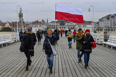 Sopot. Molo. Protest Kobiet po wydanym orzeczeniu Trybunalu...