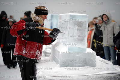 Gdynia, Bulwar Nadmorski. Festiwal rzezb lodowych....